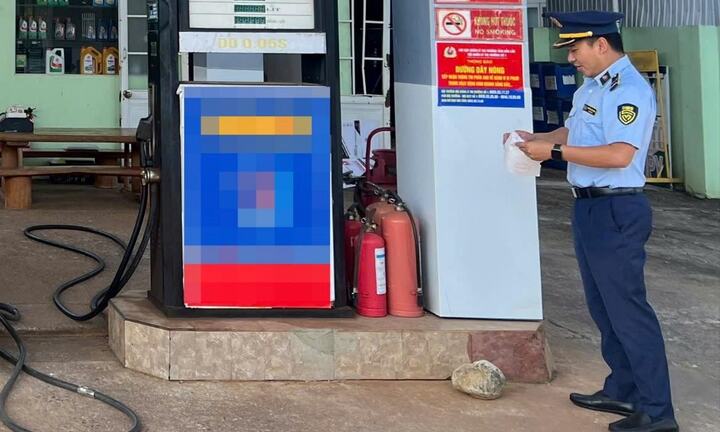 Một cửa hàng xăng dầu bị phạt hơn 40 triệu đồng vì tự ý tăng giá
