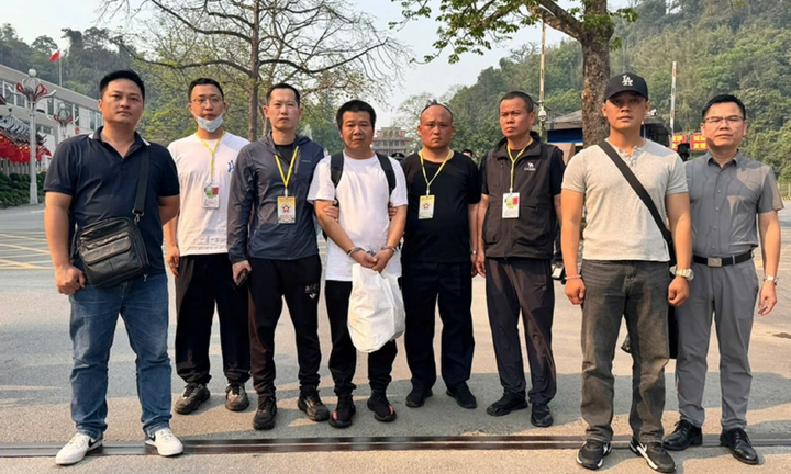 Bắt giữ đối tượng người Trung Quốc bị truy nã quốc tế