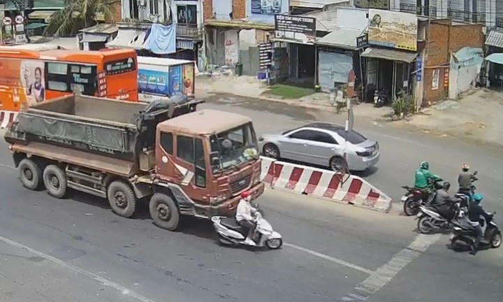 Vụ cô gái trẻ bị xe ô tô tải cán tử vong ở TP.HCM: Công an trích xuất camera tìm nguyên nhân