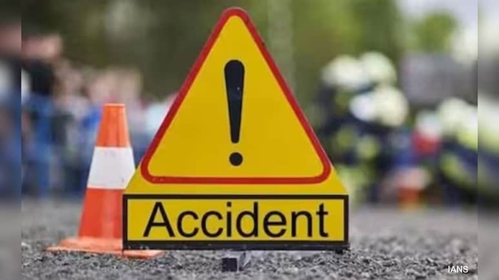 Xe chở khách dự tiệc cưới lao vào xe tải, 5 người thiệt mạng, 2 người bị thương ở Ấn Độ