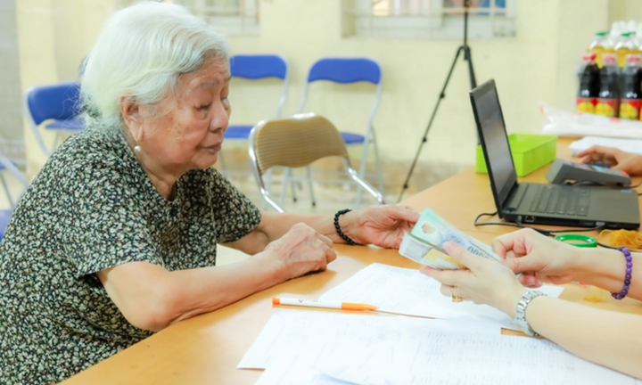 Bộ Nội vụ đề xuất tăng lương hưu 8% từ ngày 1/7