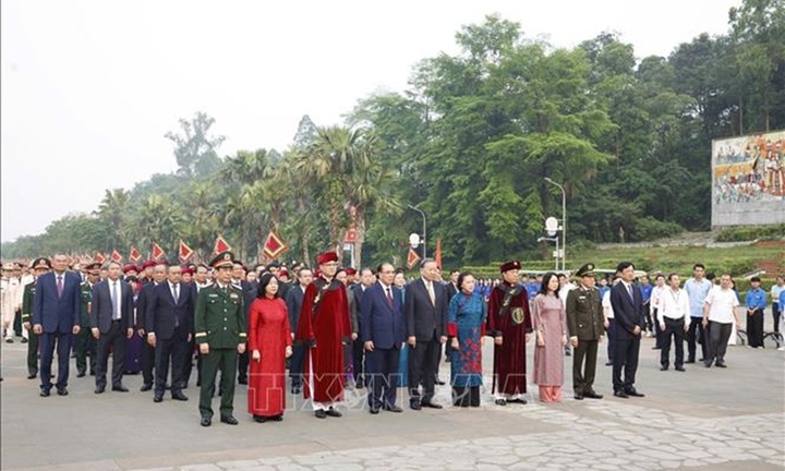 Tổng Bí thư, Chủ tịch nước Tô Lâm dâng hương tưởng niệm các vua Hùng