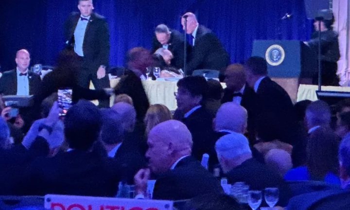 Vụ nổ súng gần bữa tiệc có Tổng thống Trump: Vì sao nghi phạm lọt qua cửa an ninh?