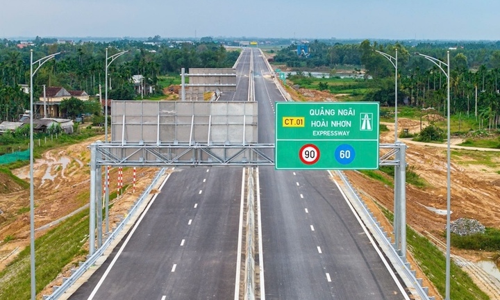 Thông xe tuyến cao tốc từ Quảng Ngãi đến hầm Cù Mông vào ngày 29/4