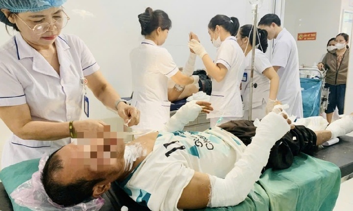 Bất cẩn khi dùng bình gas, hai người đàn ông tại Nghệ An bị bỏng nặng