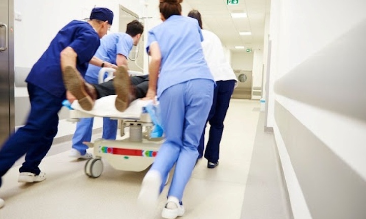 Cô gái 19 tuổi suy gan, thận cấp sau 2 tuần uống trà giảm cân mua trên mạng