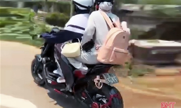 Vụ nữ sinh khoe clip chạy xe máy điện tốc độ cao lên TikTok: Công an vào cuộc làm rõ