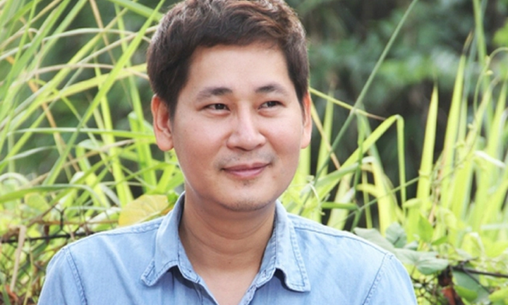 Nam đạo diễn sắp hầu tòa vì tạt mắm tép pha sơn vào nhà con nợ là ai?