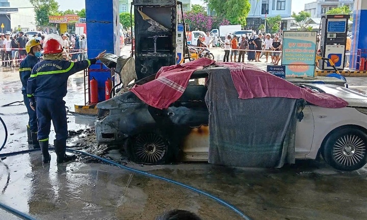 Hiện trường vụ ô tô bốc cháy tại cây xăng ở Đà Nẵng, 2 người thiệt mạng