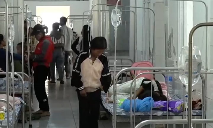 Vụ nghi ngộ độc sau khi ăn bánh mì khiến hàng chục người nhập viện ở Quảng Trị: Bộ Y tế gửi văn bản khẩn