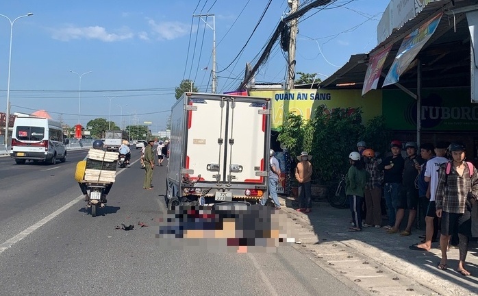 Tin tức tai nạn giao thông ngày 2/5: Nam thanh niên đi xe máy, tông vào đuôi xe tải dừng bên đường
