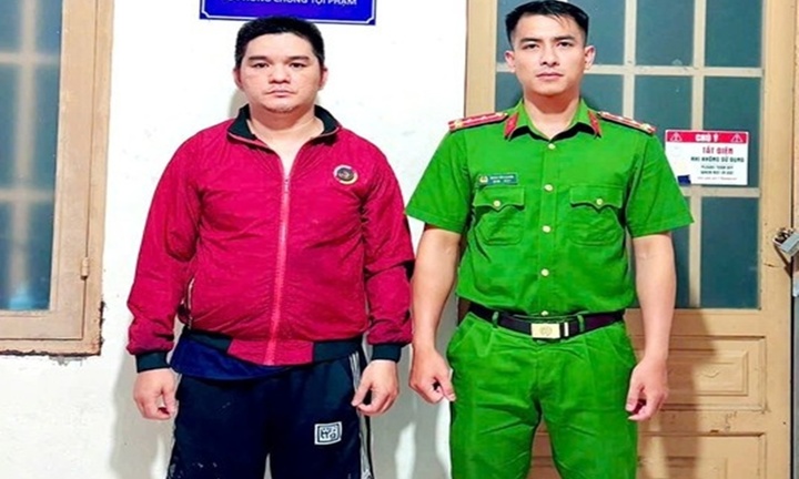 Vận động đối tượng truy nã ra đầu thú 