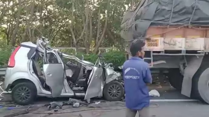 Ô tô con đâm vào đuôi xe tải, 6 người trong gia đình tử vong tại chỗ