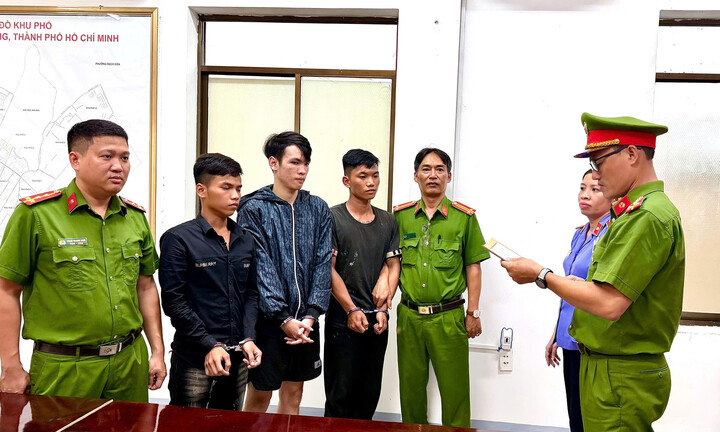 Bắt khẩn cấp 3 đối tượng áp sát, dùng mũ bảo hiểm tấn công nam thanh niên tại TP.HCM