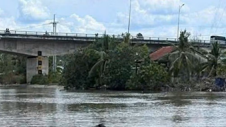 Phát hiện thi thể nhân viên trường học trôi trên sông với nhiều vết thương, công an vào cuộc điều tra