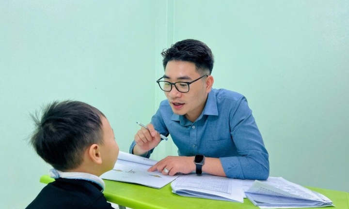 Góc nhìn chuyên gia về những đứa trẻ vẫn  "ôm lấy người làm đau mình ": Ám ảnh tâm lý, góc khuất đau lòng