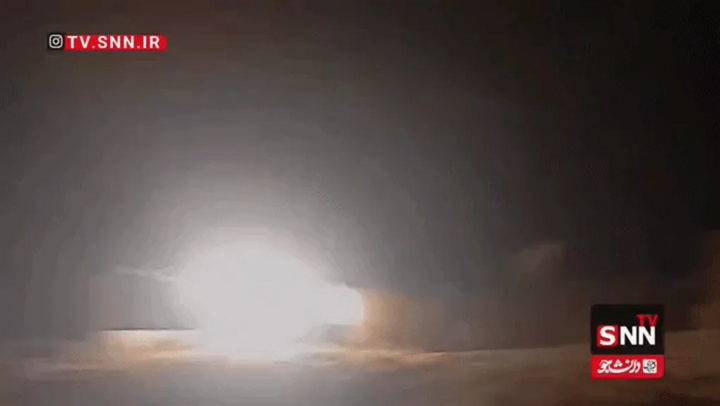 Iran công bố video phóng tên lửa tập kích các chiến hạm Mỹ đi qua eo biển Hormuz