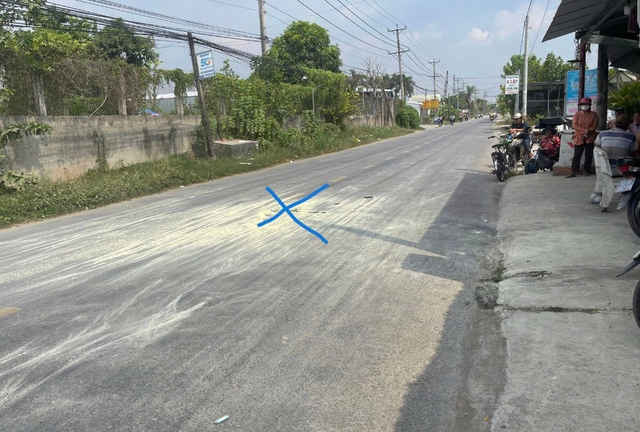 Điều tra nguyên nhân người đàn ông 69 tuổi đem can xăng ra đường tự thiêu 