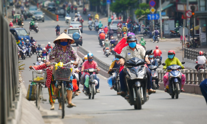 Tin tức thời tiết hôm nay (13/5): Nắng nóng gay gắt ở TPHCM, Hà Nội dự báo đề phòng lốc sét trong mưa dông