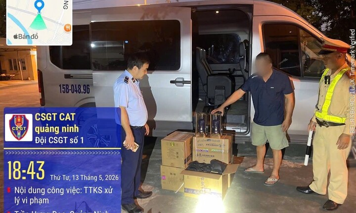 Phát hiện xe khách vận chuyển rượu không rõ nguồn gốc, xuất xứ