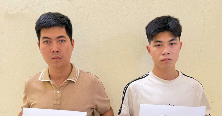 Tạm giữ 2 anh em xông vào quán cắt tóc hành hung người phụ nữ trước mặt con nhỏ ở Hà Nội