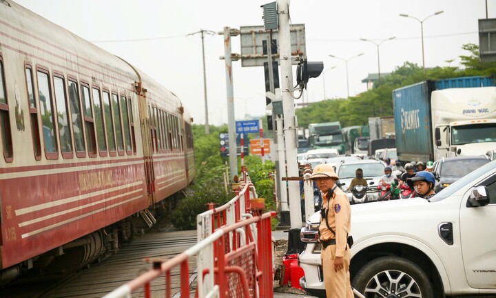 Hà Nội: Vi phạm an toàn giao thông đường sắt giảm sâu sau 3 ngày thực hiện Nghị định 81