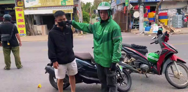 Làm rõ vụ tài xế xe ôm công nghệ