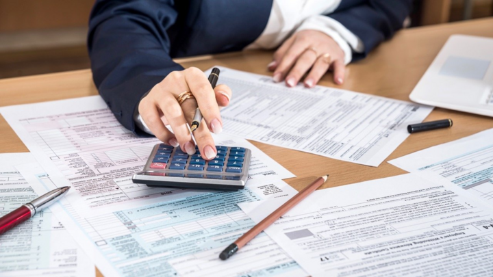 Nộp lại tờ khai thuế theo quý nhưng quá hạn, có bị xử phạt không?