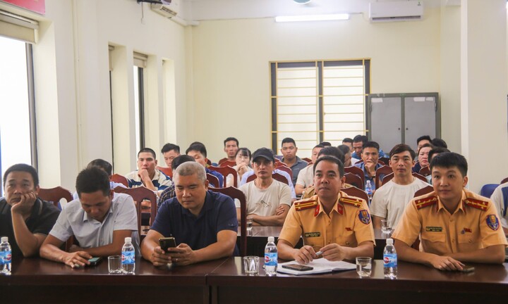 Hà Nội: Đồng loạt chấn chỉnh hoạt động vận tải hàng hóa, nâng cao ý thức bảo đảm an toàn giao thông