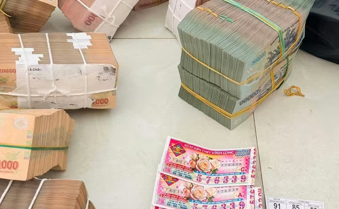 Vét sạch túi còn 80.000 đồng, thanh niên mua giúp cụ già 8 tờ vé số và trúng độc đắc 16 tỷ đồng: Thông tin đáng chú ý từ chủ đại lý