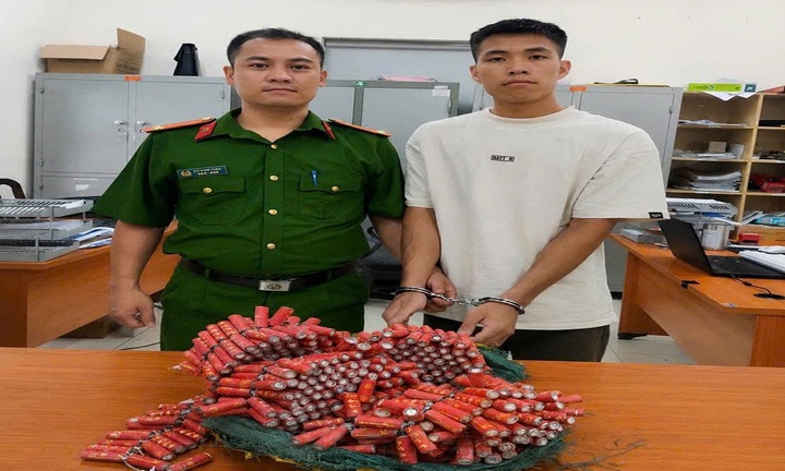 Hà Nội: Bắt giữ đối tượng buôn bán pháo nổ trái phép