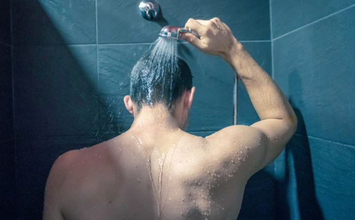 Cảnh báo thói quen dễ gây đột quỵ ngay sau khi đi nắng