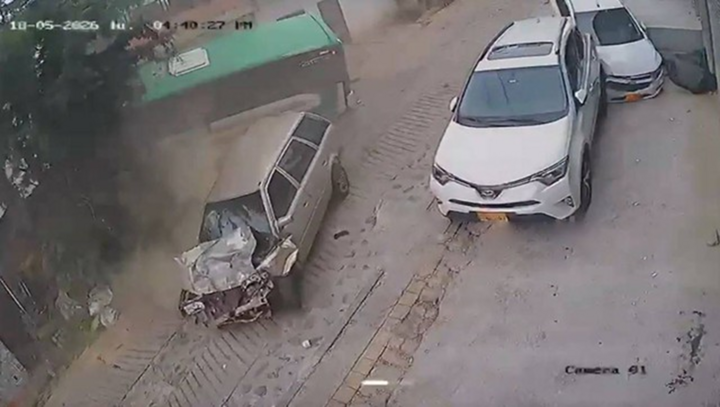 Camera giám sát ghi lại khoảnh khắc xe buýt đâm vào 4 ô tô khiến 17 người bị thương