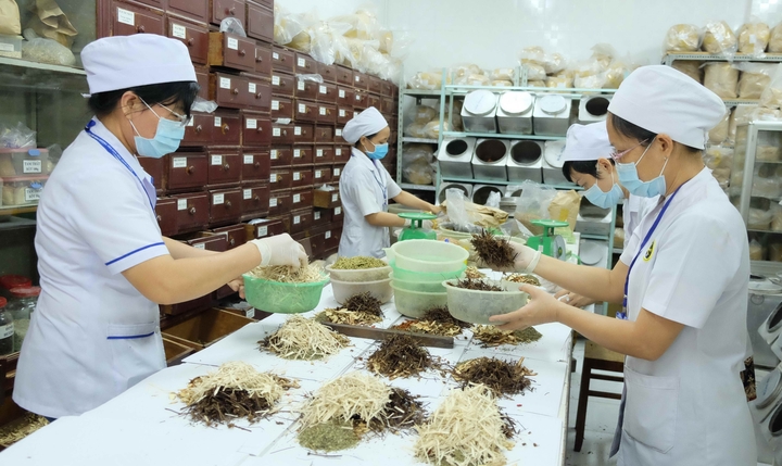 “Mở cửa” danh mục thuốc bảo hiểm: Y học cổ truyền đứng trước cơ hội “trăm năm có một”