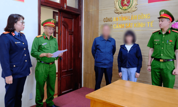 Khởi tố 2 chủ cửa hàng bán áo khoác giả ở Lâm Đồng