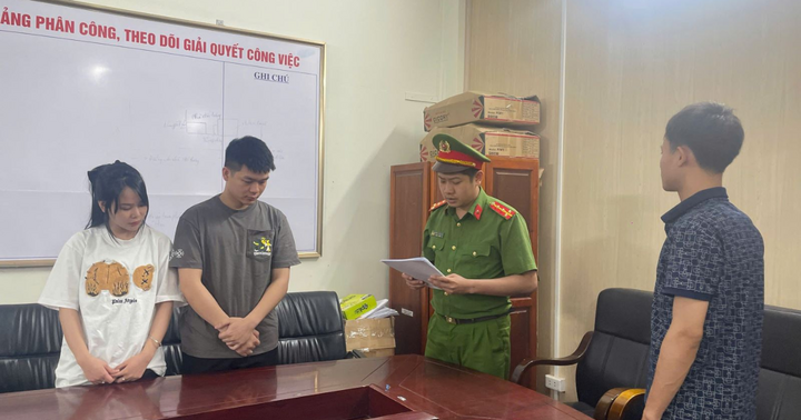 Đặt may theo mẫu hàng hiệu, bán trên TikTok, 2 chủ cửa hàng quần áo bị khởi tố