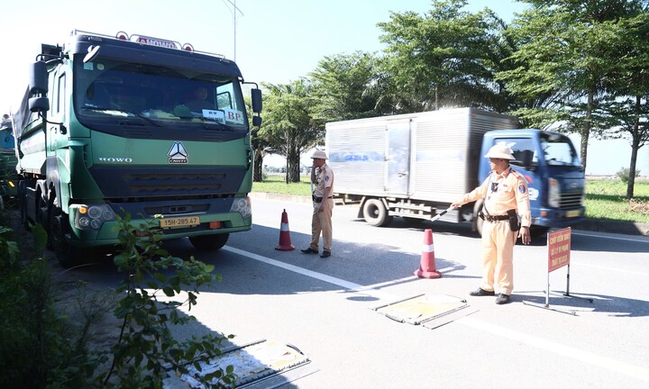 Hà Nội: Xử lý hơn 1.600 xe tải, xe đầu kéo vi phạm trong 20 ngày