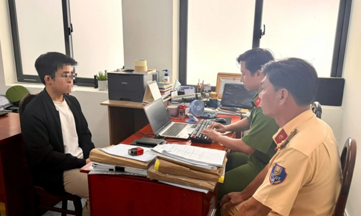 Danh tính nam thanh niên lái ô tô Porsche 