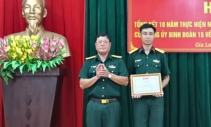 Thiếu tá dũng cảm lao xuống dòng nước xiết cứu bé trai gặp nạn