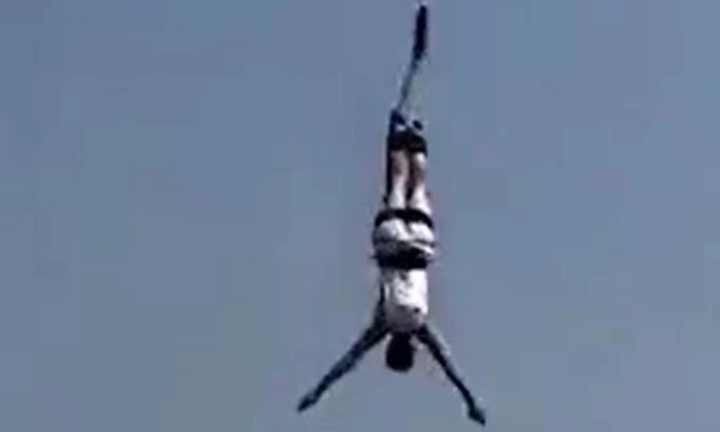 Thót tim cảnh dây bungee bất ngờ bị đứt, du khách rơi từ độ cao 30m xuống hồ
