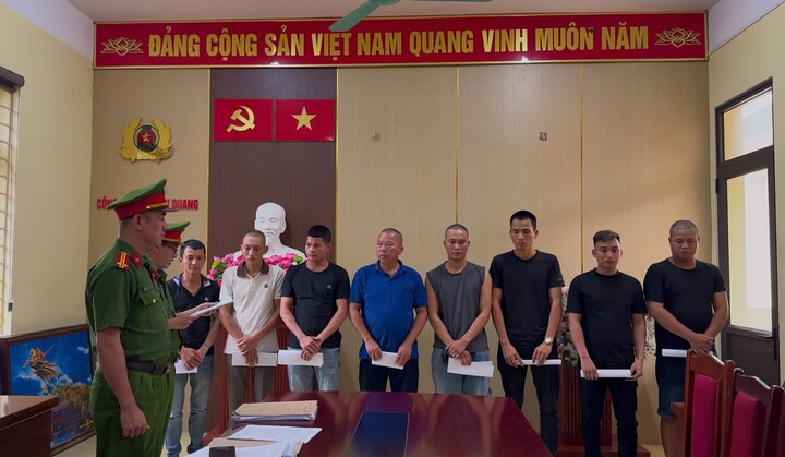 Lào Cai: Khởi tố 8 đối tượng đánh bạc bằng hình thức xóc đĩa trên đồi quế