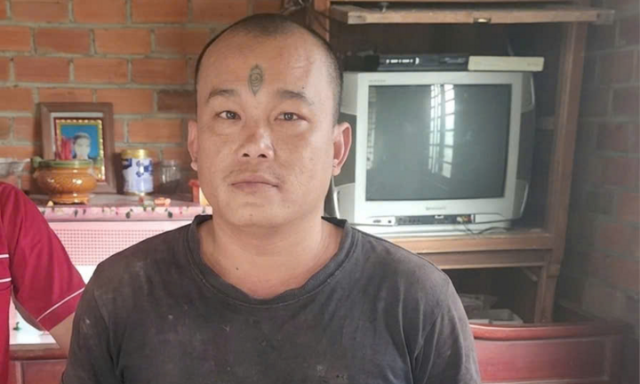Về thăm gia đình, đối tượng trốn truy nã bị công an bắt giữ