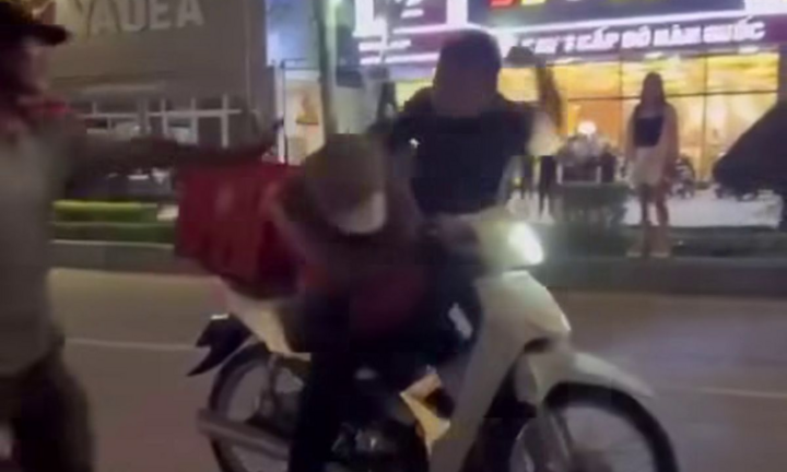 Vụ clip nam shipper bị hành hung giữa đường: Công an xác minh