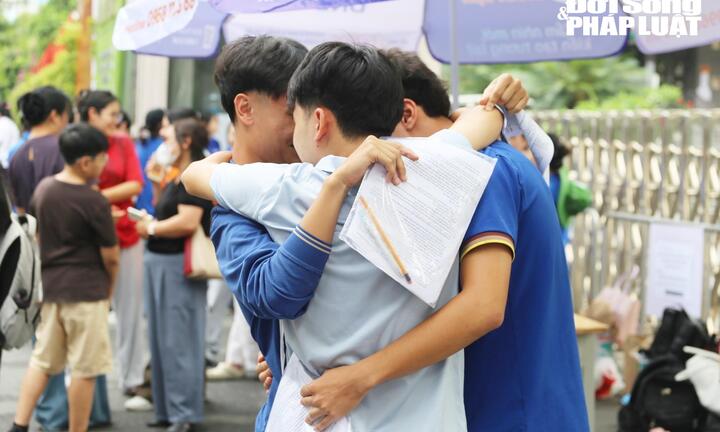 Toàn cảnh kỳ thi tốt nghiệp THPT 2026: Nụ cười, giọt nước mắt và dấu mốc trưởng thành của 1,2 triệu sĩ tử