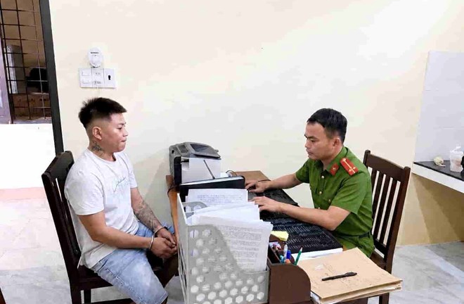 Vận động đối tượng bị truy nã về tội Cố ý gây thương tích ra đầu thú