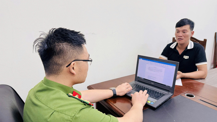 Sau 14 năm lẩn trốn, đối tượng truy nã về tội cưỡng đoạt tài sản ra đầu thú