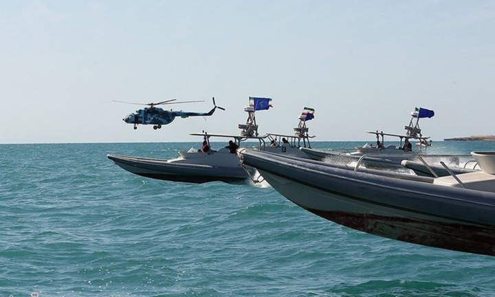 Lý do Iran đóng trở lại eo biển Hormuz