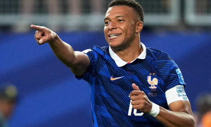 Bị ép đặt lên bàn cân với Messi - Ronaldo, Mbappé đáp trả một câu khiến truyền thông thế giới đầy phấn khích