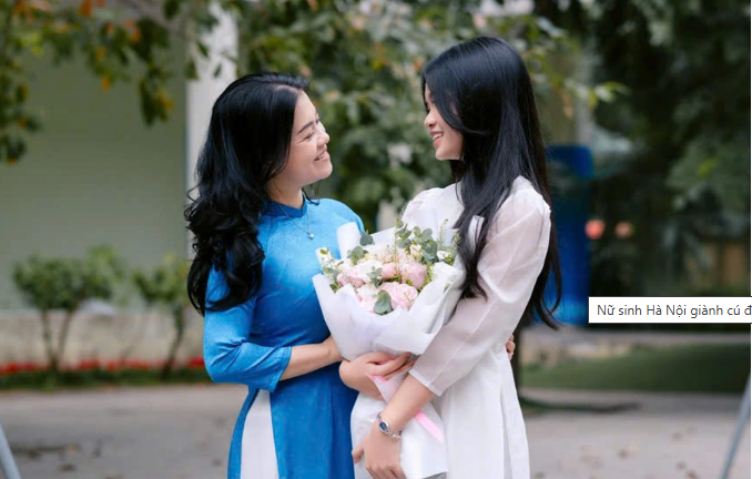 Nữ thủ khoa kép Khuất Gia Hân và một hành động khiến nhiều người cay khóe mắt