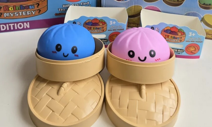 Đồ chơi bánh bao squishy giả bị cảnh báo chứa hóa chất độc hại: Cha mẹ nên vứt bỏ ngay